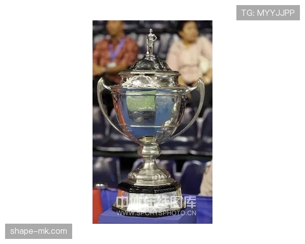 安洗莹一手拿冠军奖杯，一手点外卖，谁能想到她的衣橱竟然比明星还难买到！